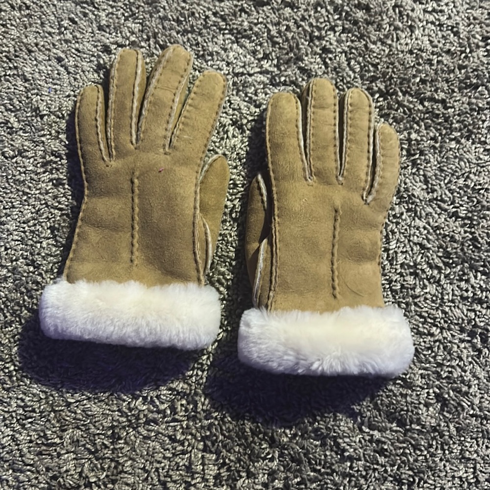 fashionable gloves